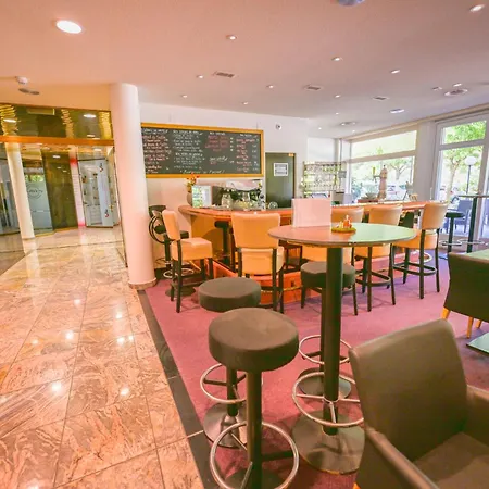 Apartment Thermal, Design, Terrasse Saillon